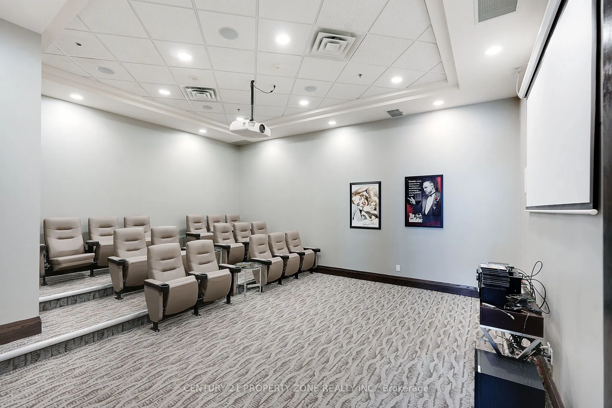 25 Lower Simcoe Street, #527