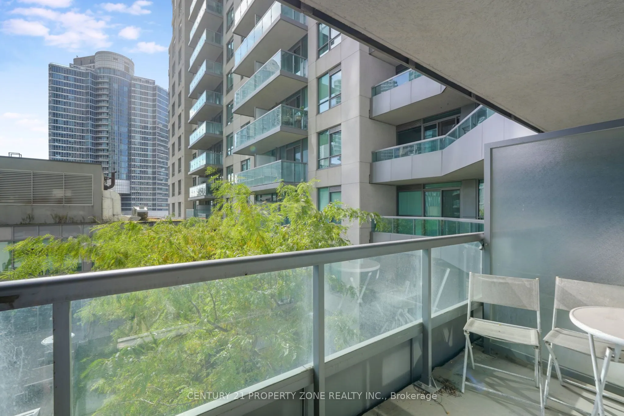 25 Lower Simcoe Street, #527