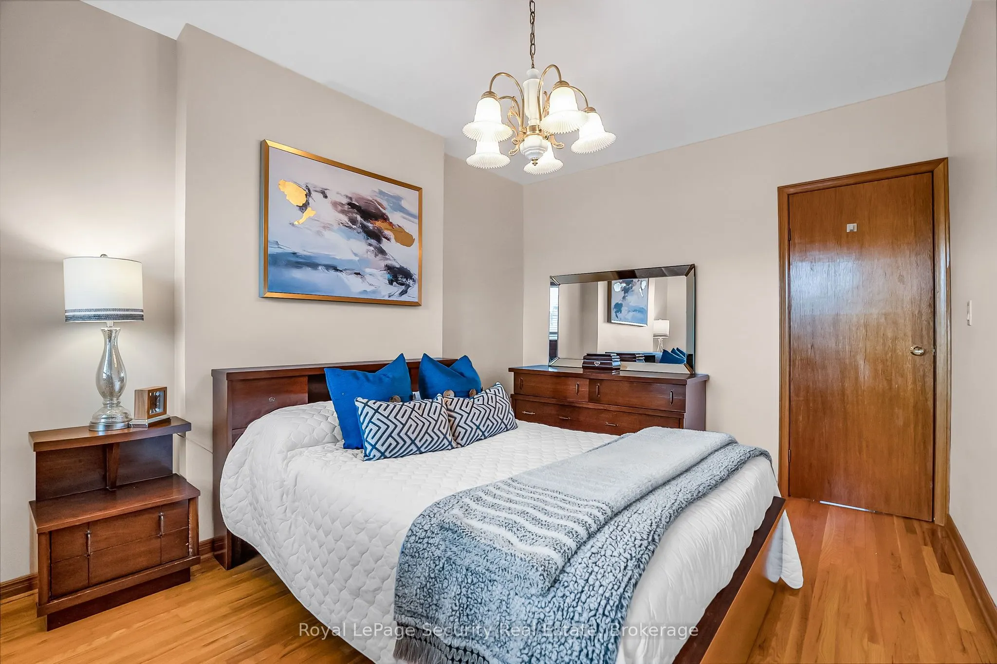 1937 Dufferin Street