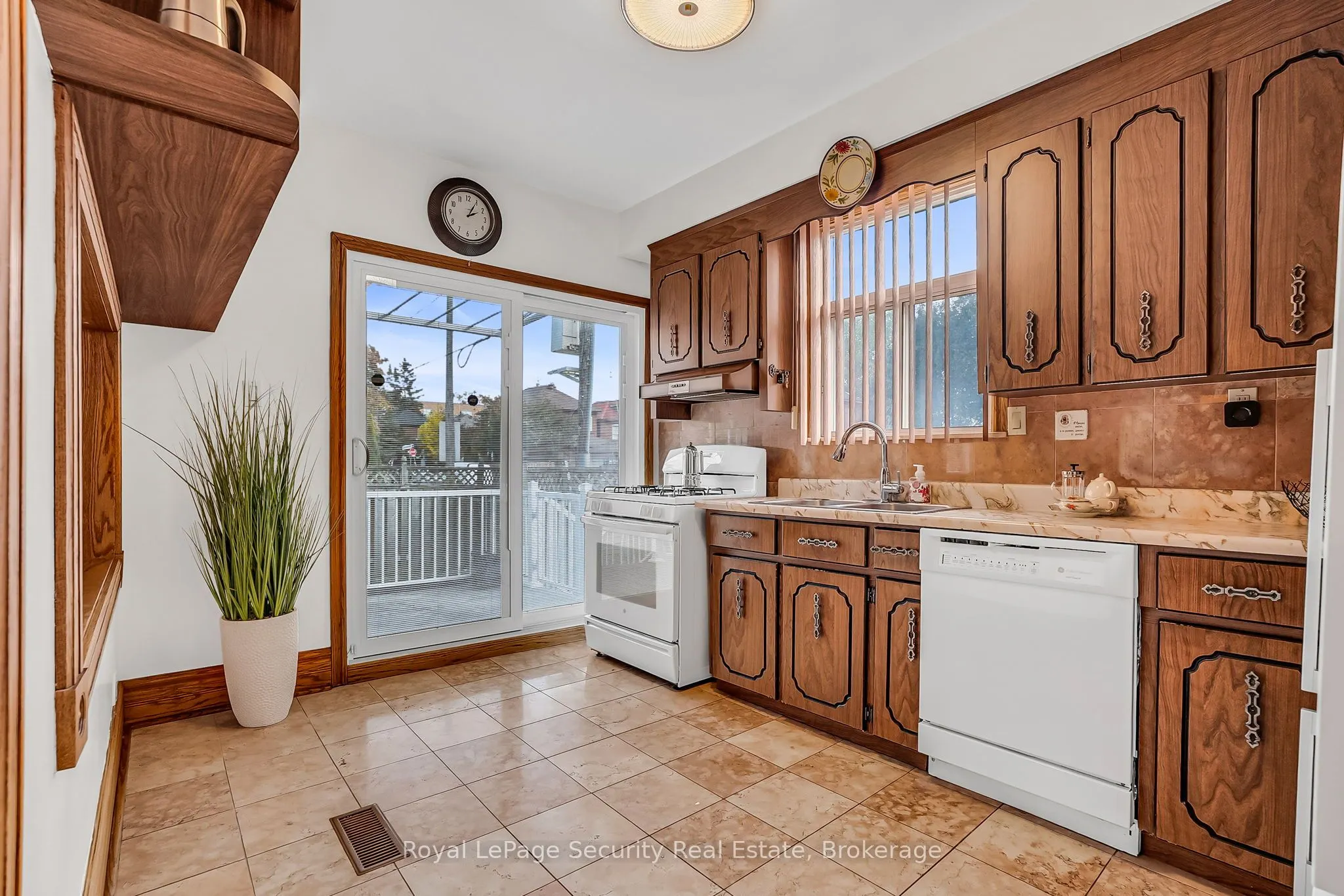 1937 Dufferin Street