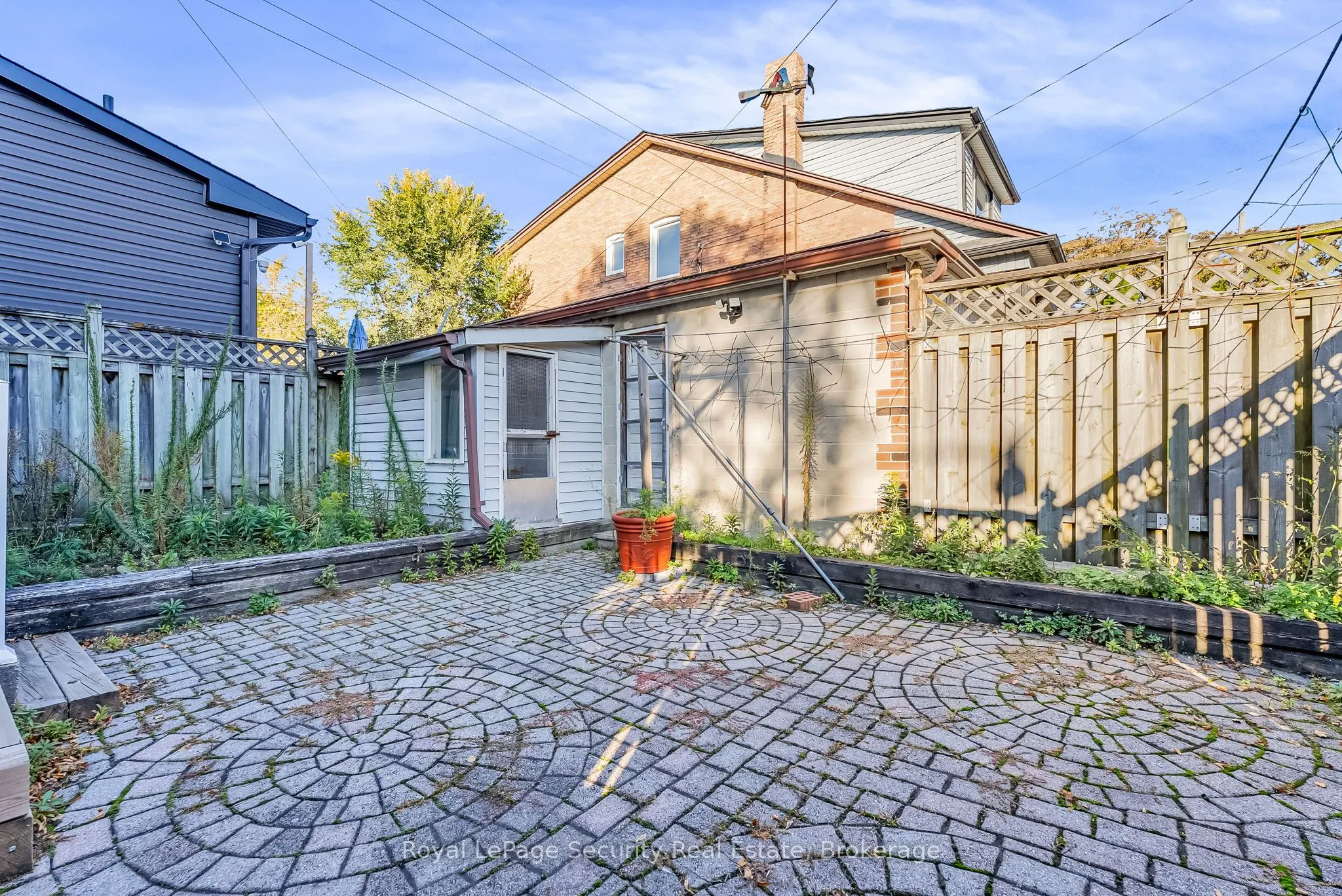 1937 Dufferin Street