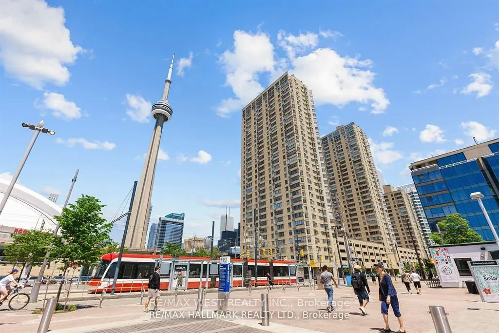 270 Queens Quay W, #2703