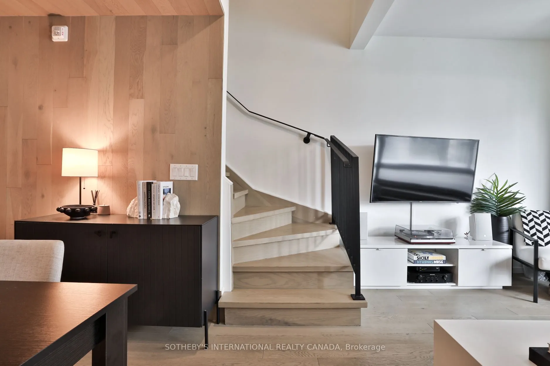 45 Dovercourt Road, #302