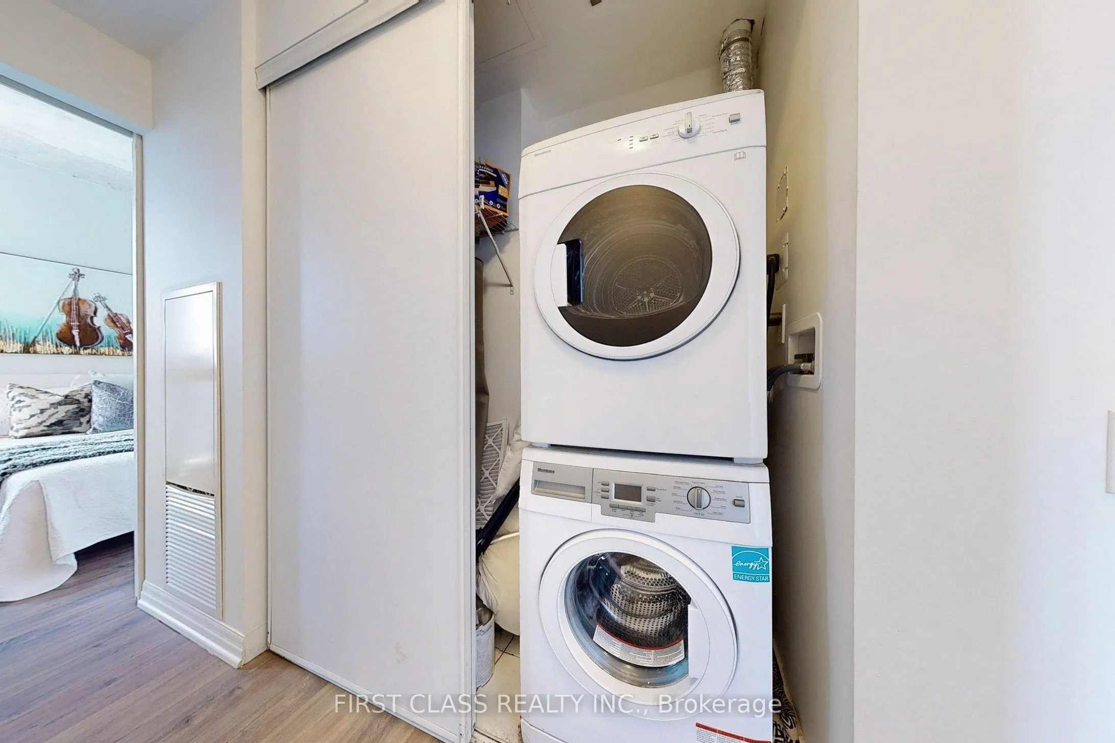 88 Blue Jays Way, #2708