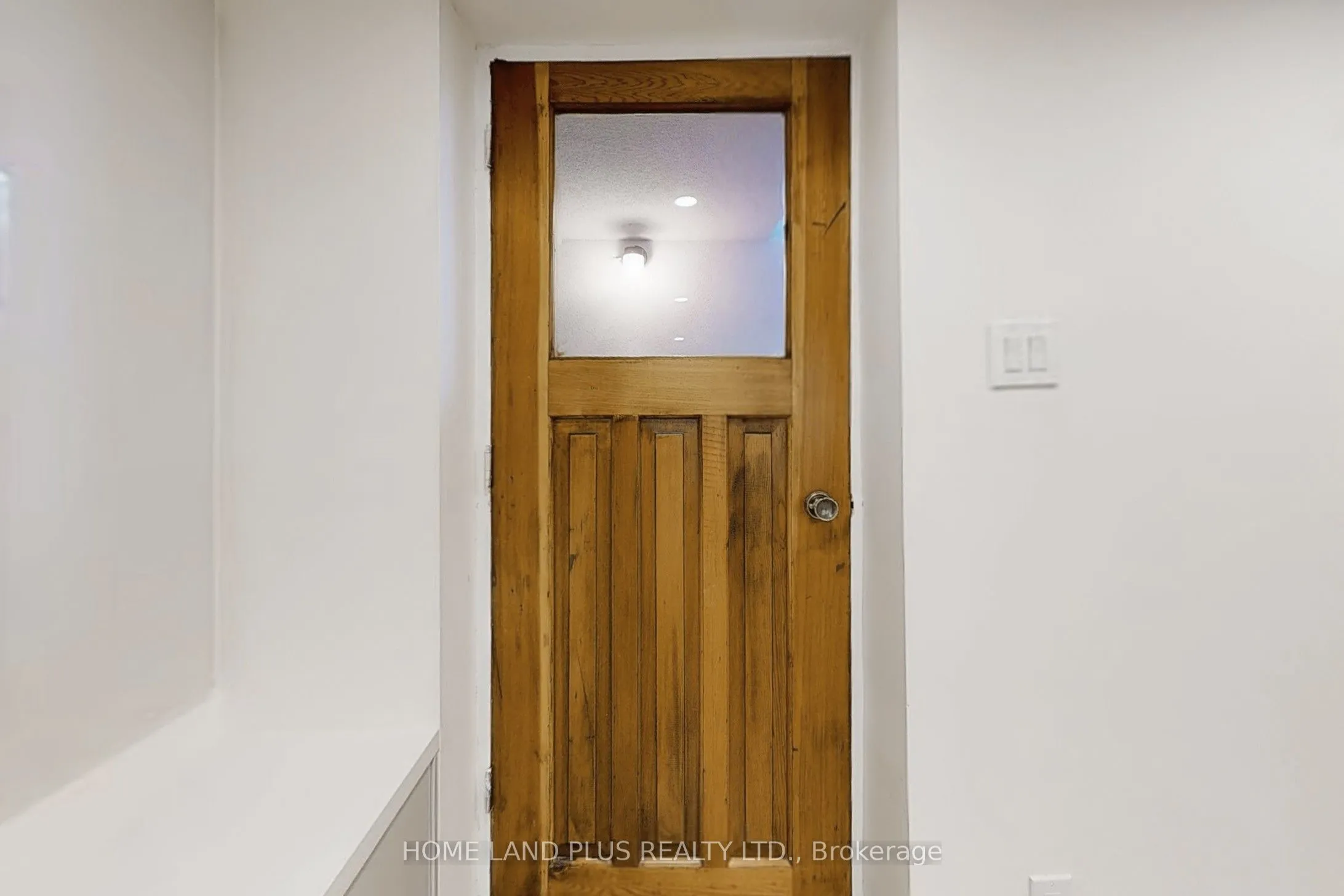 386 Princess Avenue, #Basement