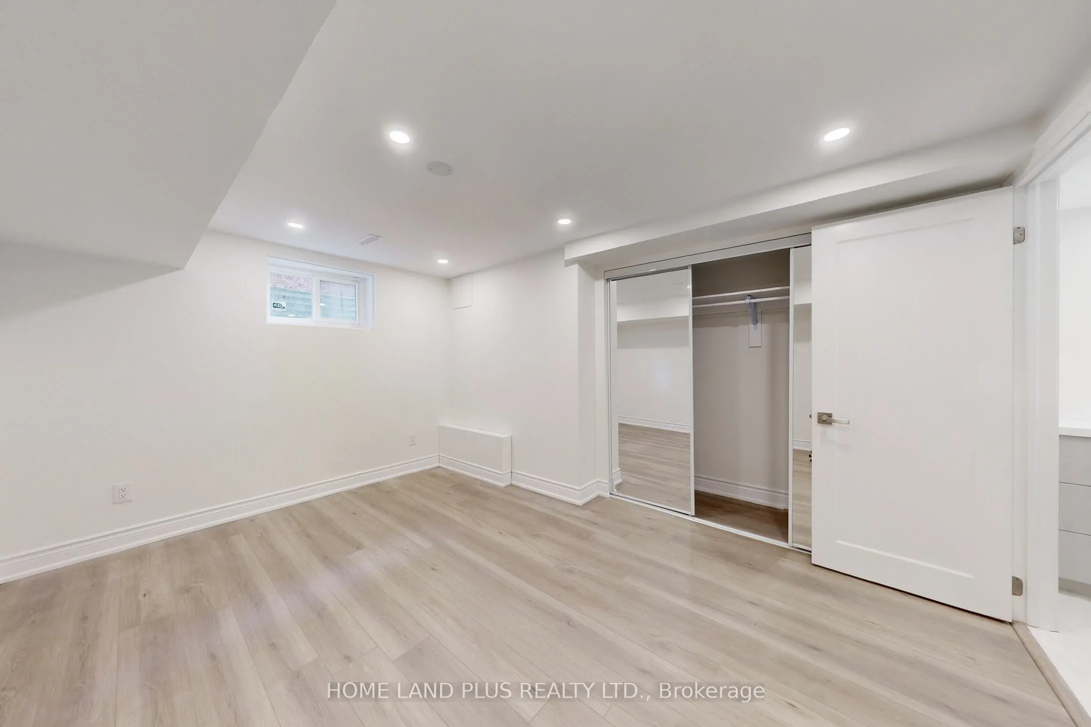 386 Princess Avenue, #Basement