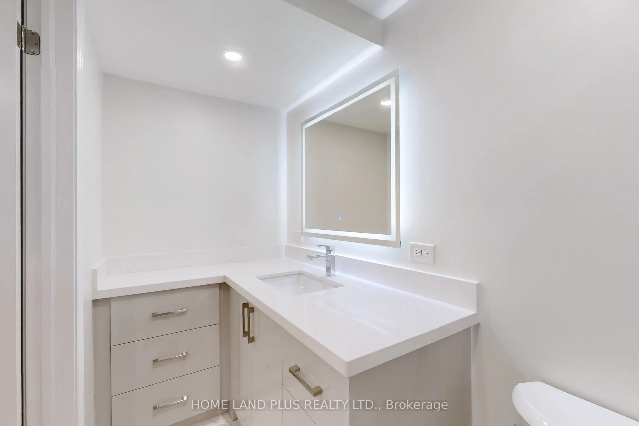 386 Princess Avenue, #Basement