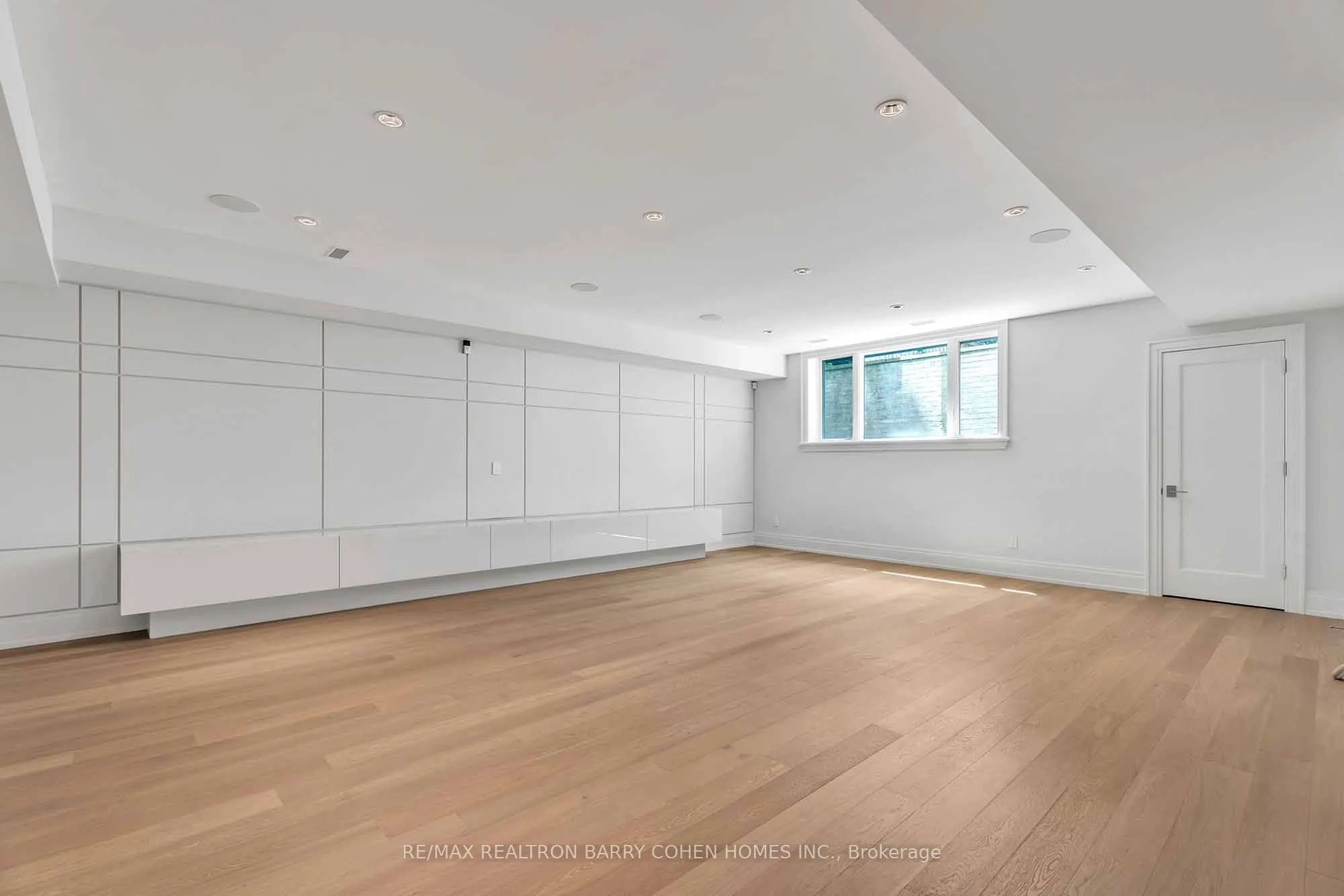 91 Lawrence Crescent