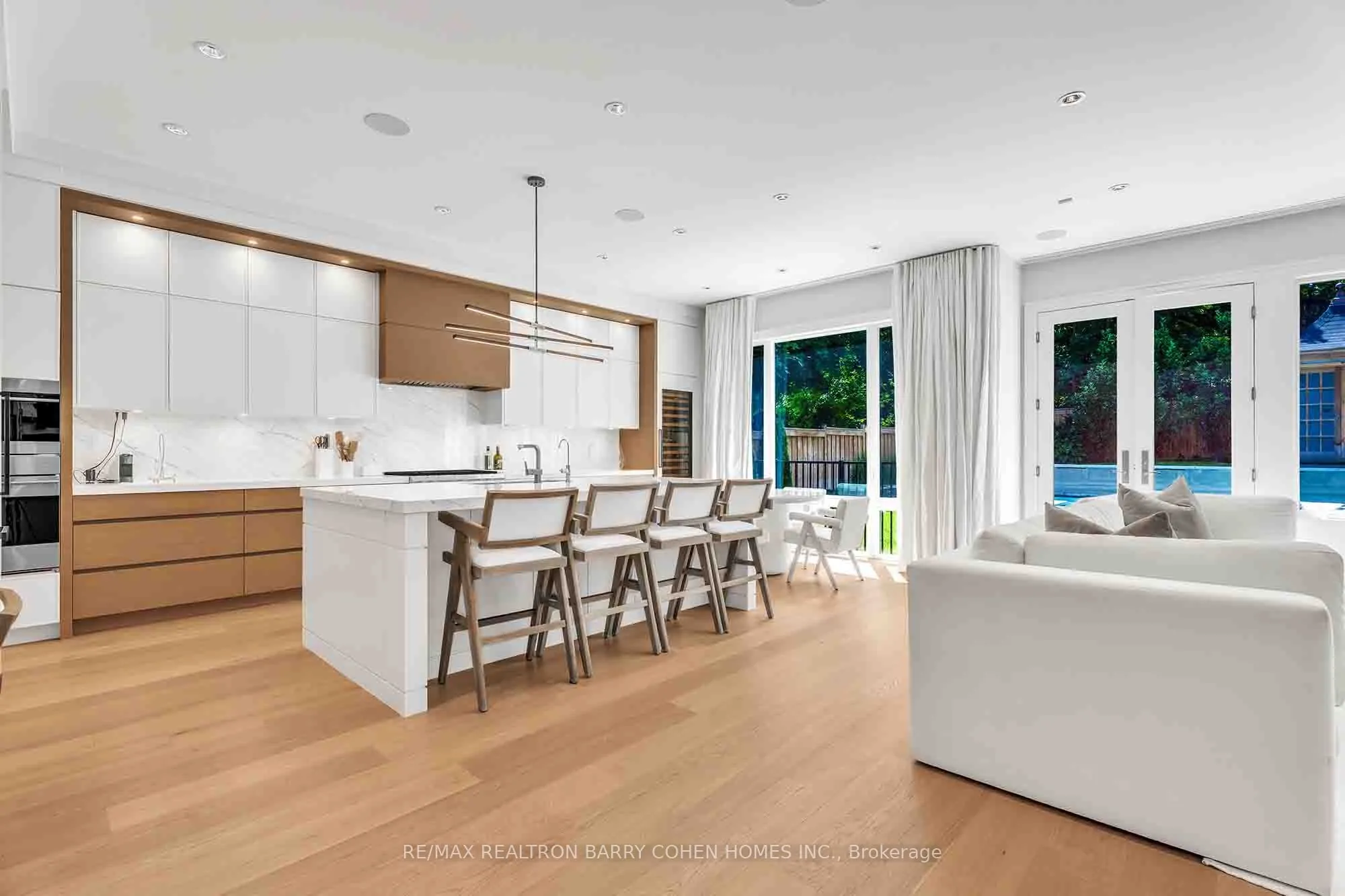 91 Lawrence Crescent