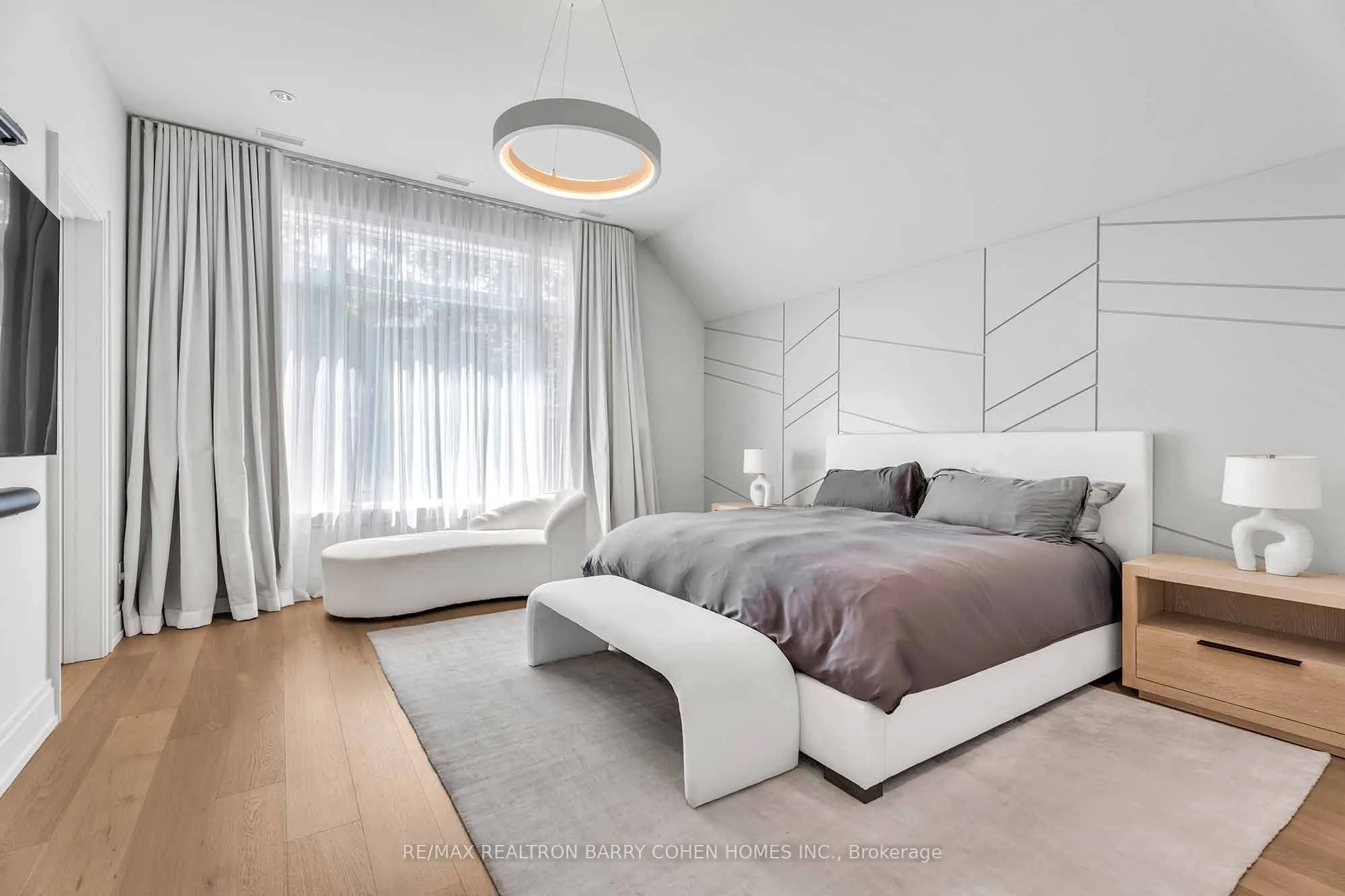 91 Lawrence Crescent