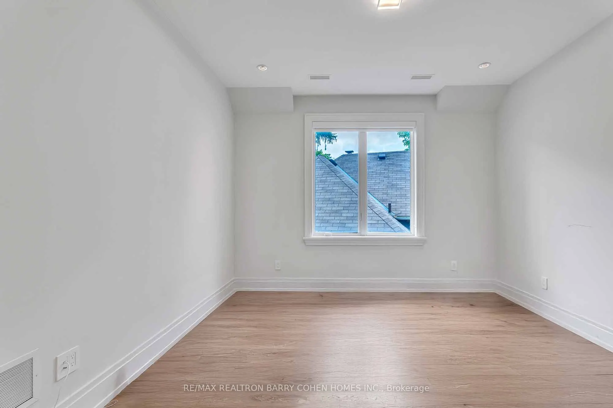 91 Lawrence Crescent