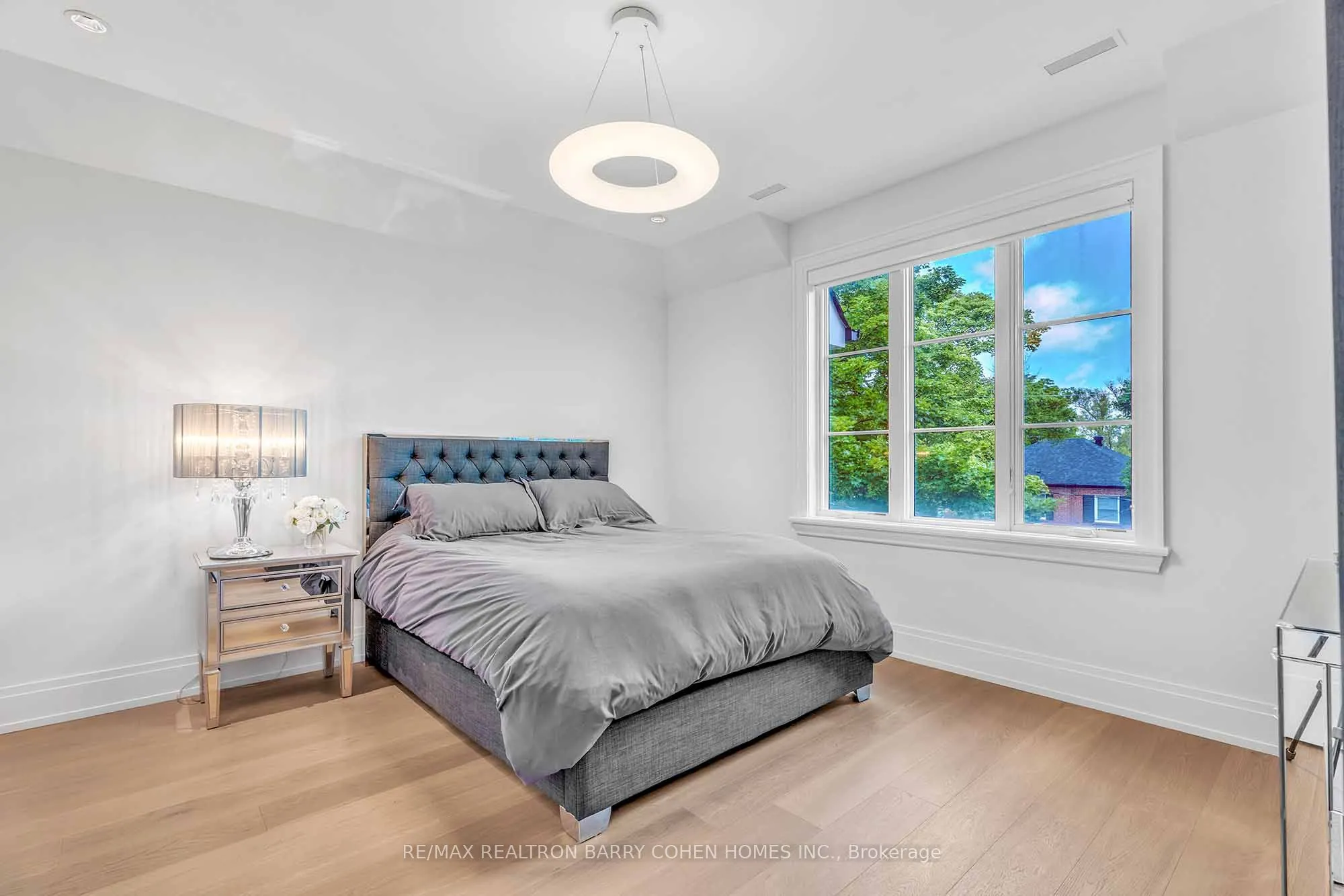 91 Lawrence Crescent