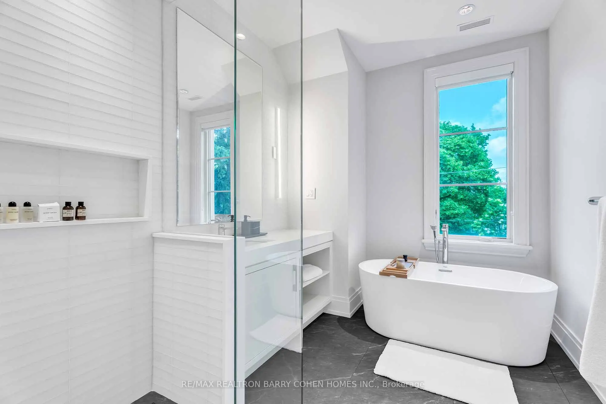 91 Lawrence Crescent