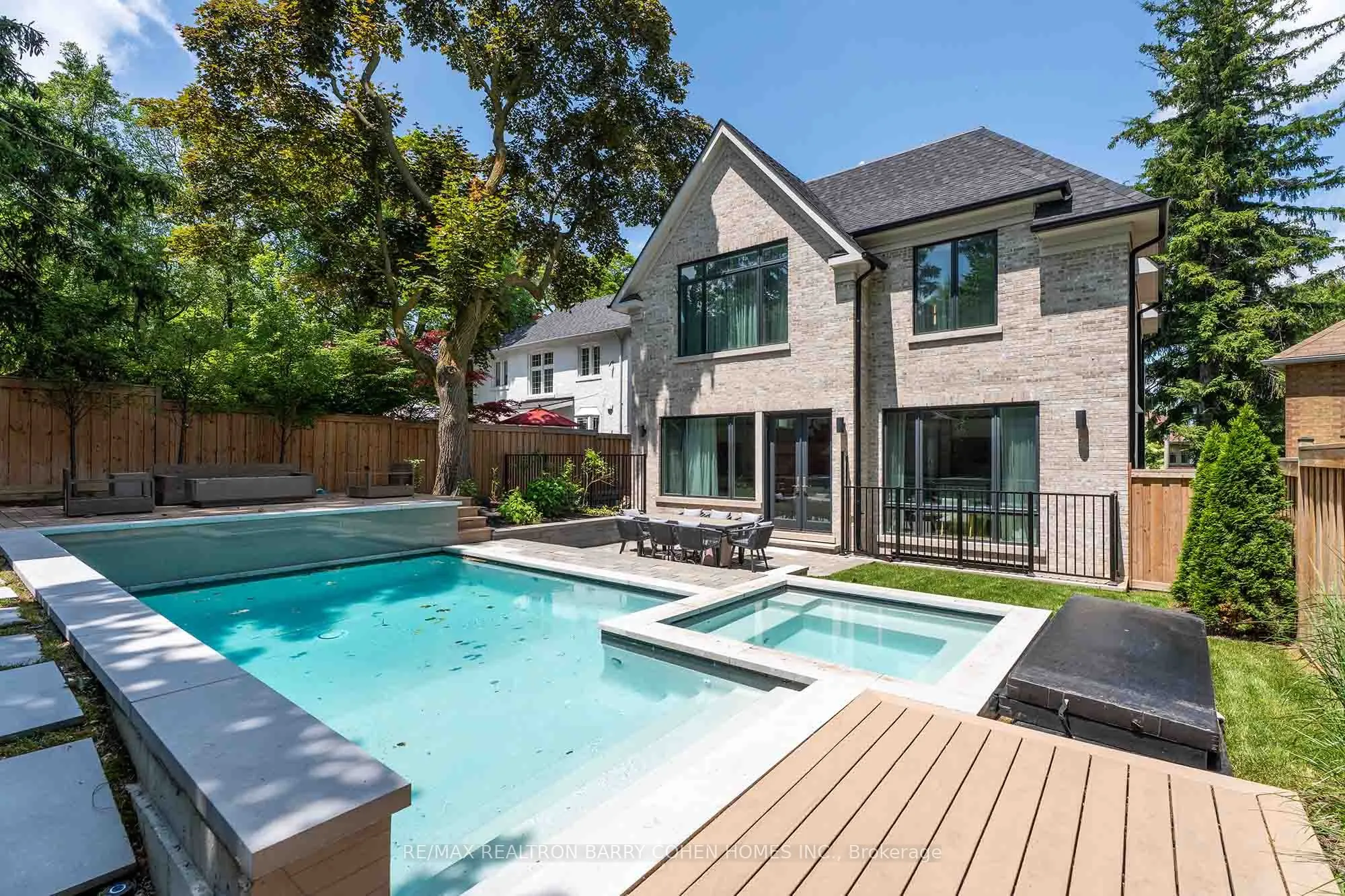 91 Lawrence Crescent