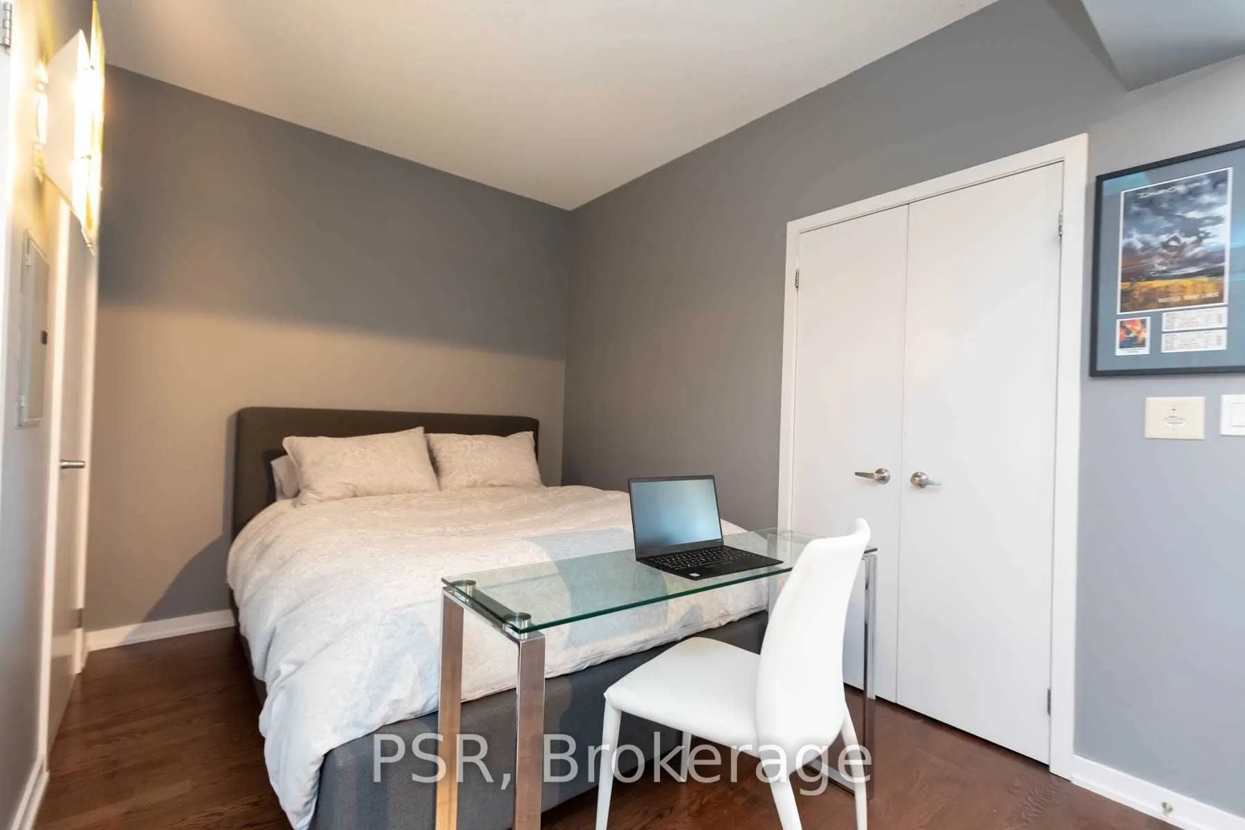 33 Lombard Street, #2201