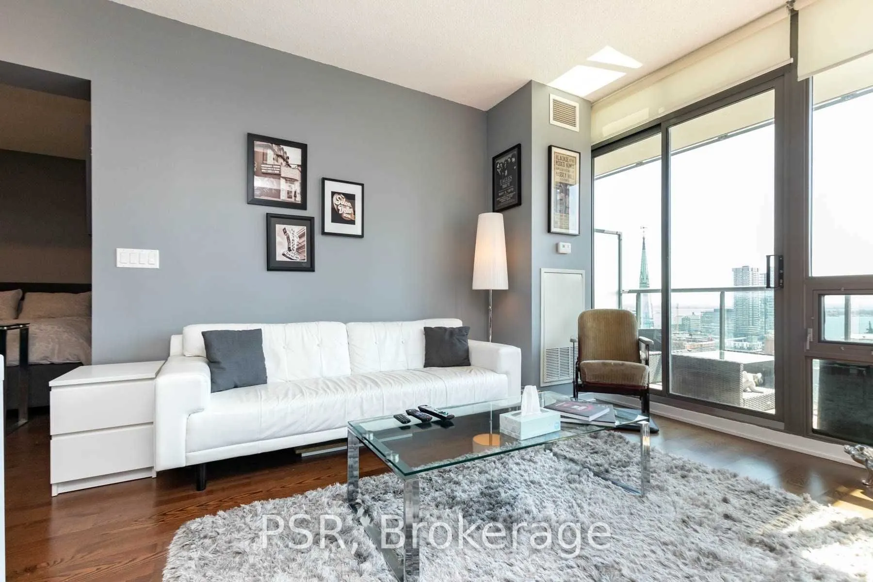 33 Lombard Street, #2201