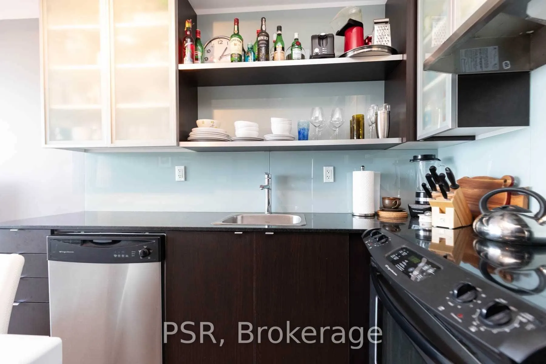 33 Lombard Street, #2201