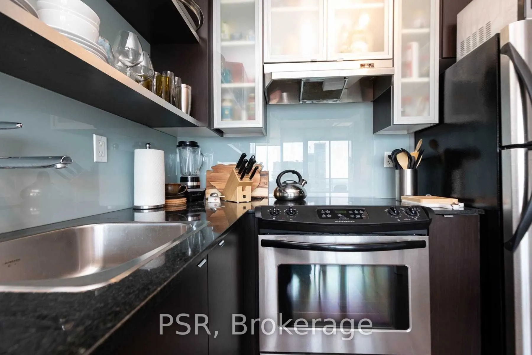 33 Lombard Street, #2201