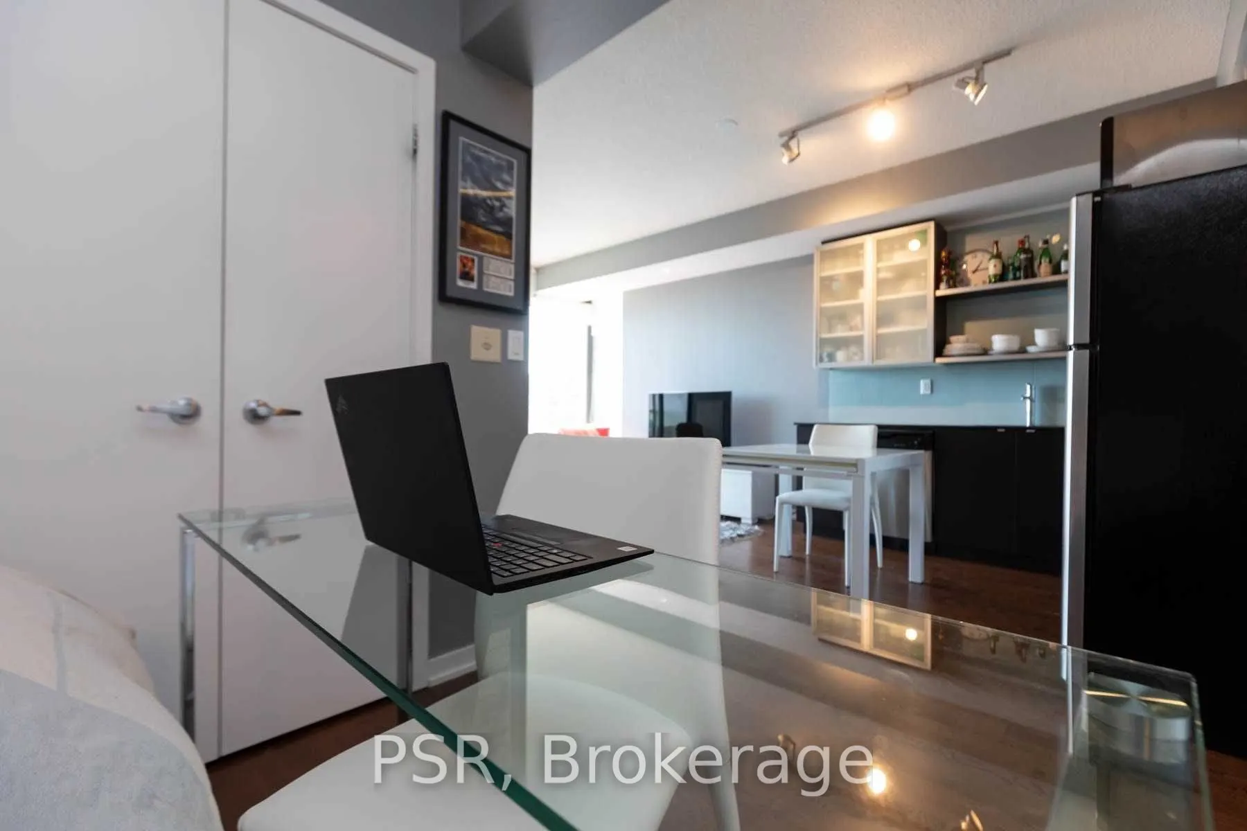 33 Lombard Street, #2201