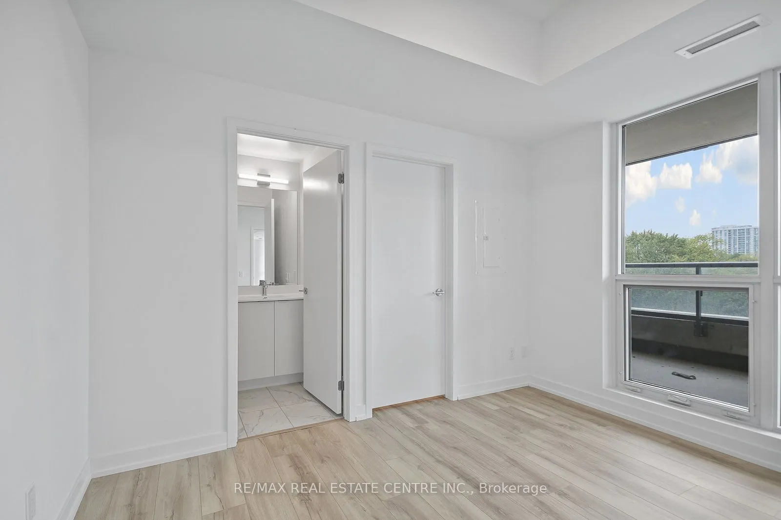 181 Sheppard Avenue E, #424