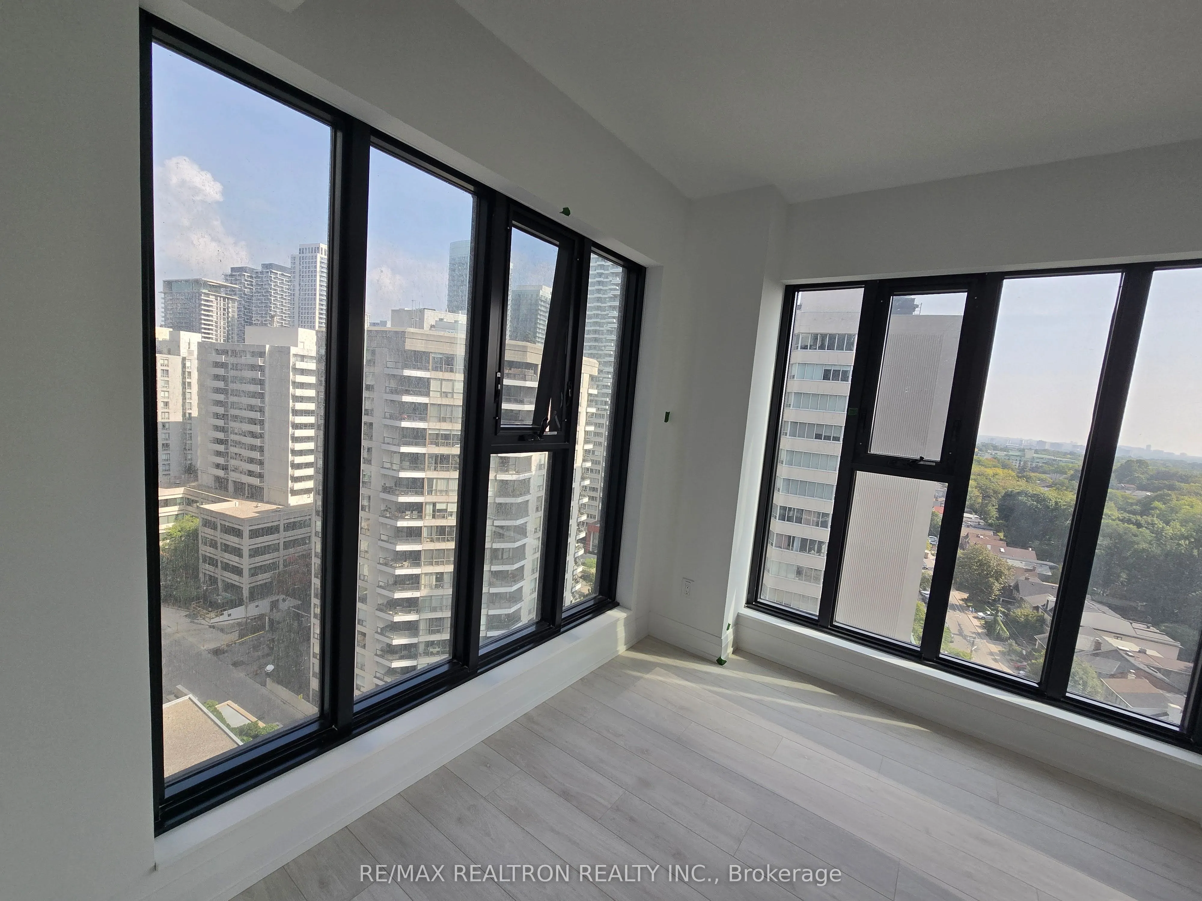 20 Soudan Avenue, #1201