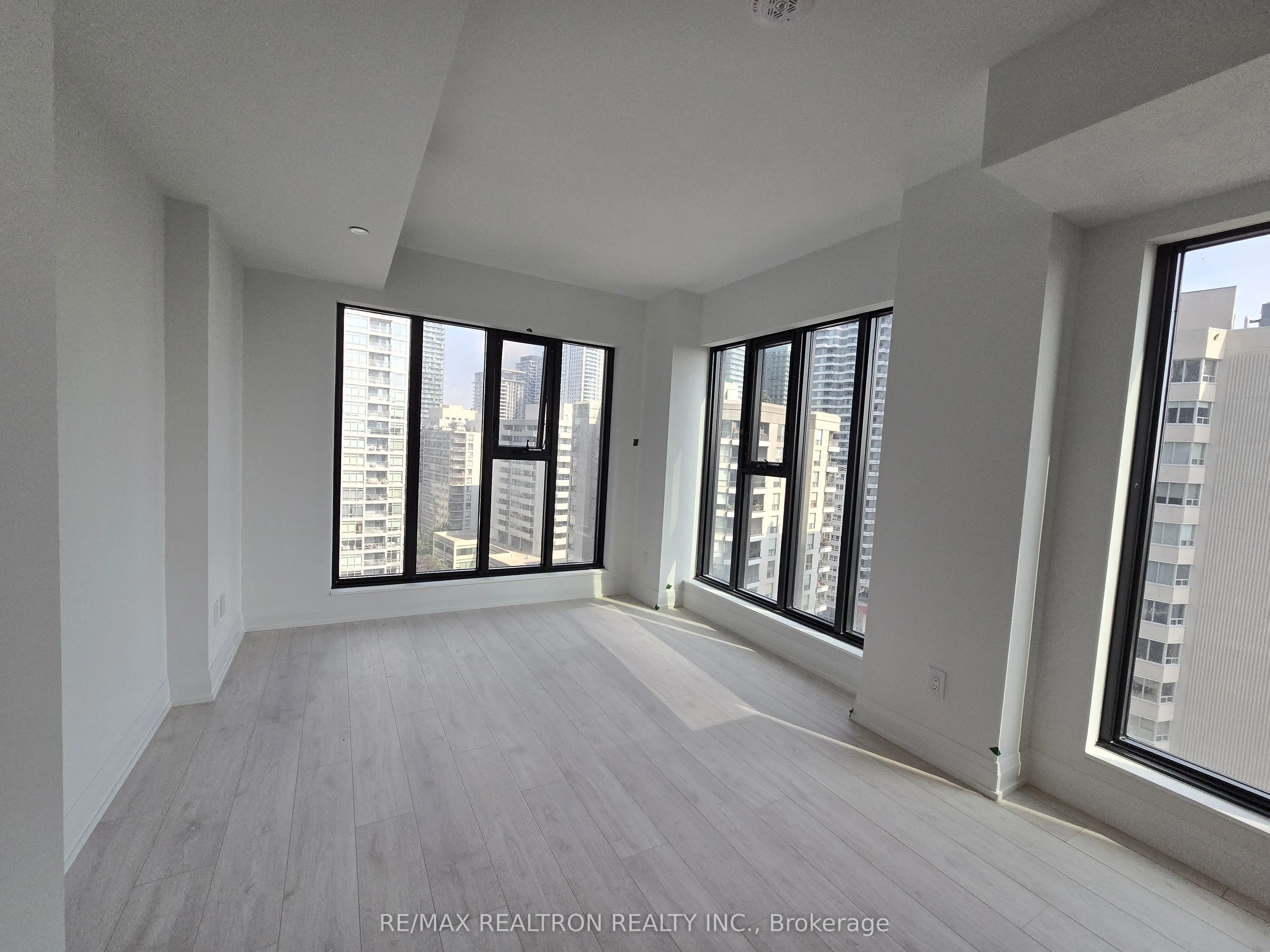 20 Soudan Avenue, #1201