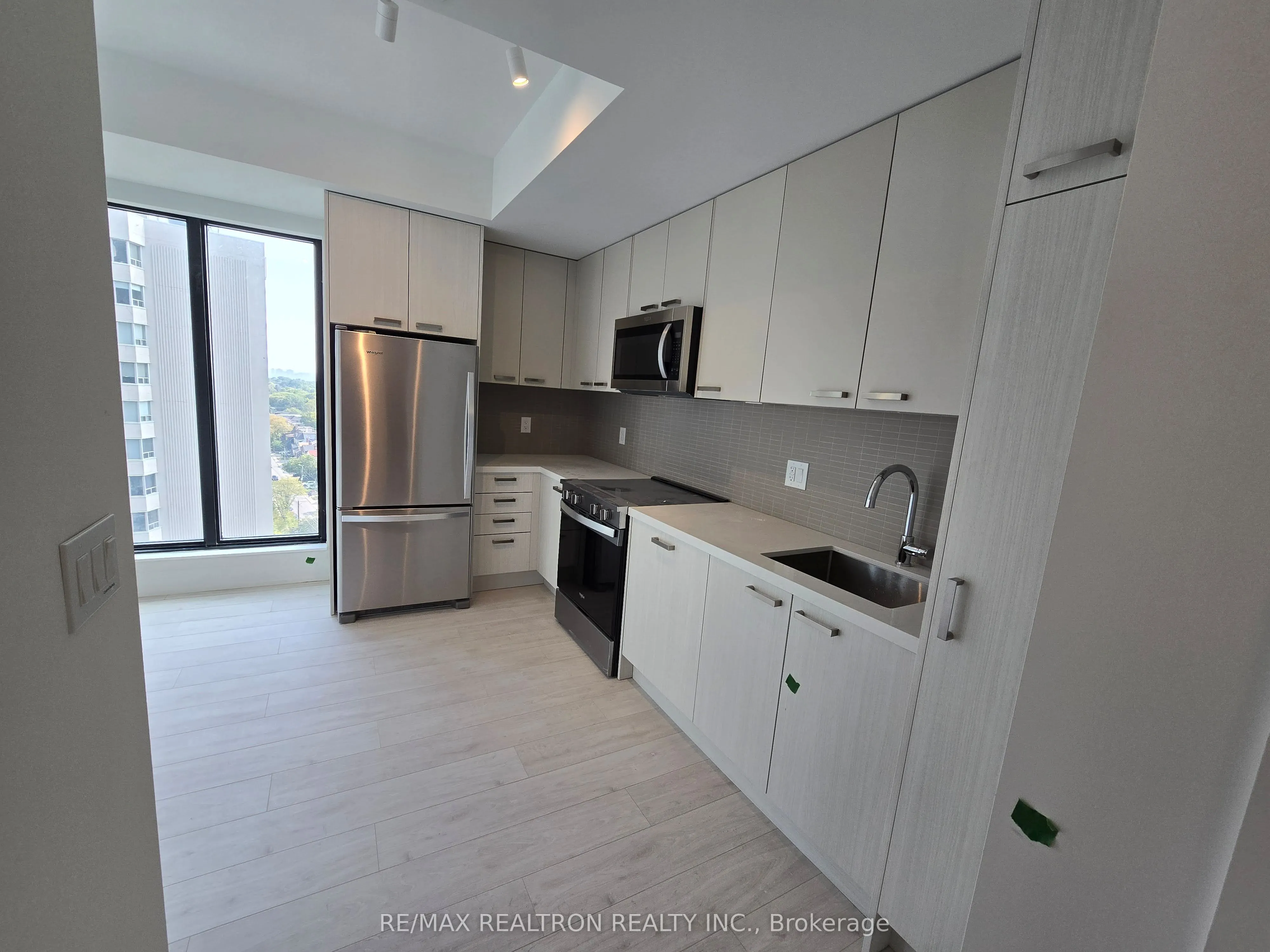 20 Soudan Avenue, #1201