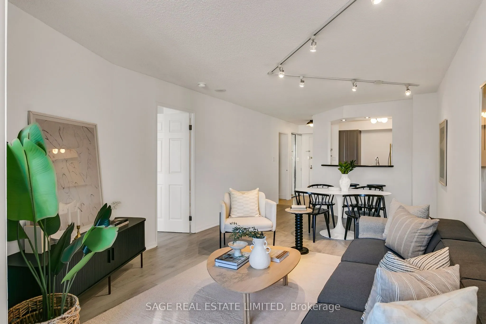 24 Wellesley Street W, #912