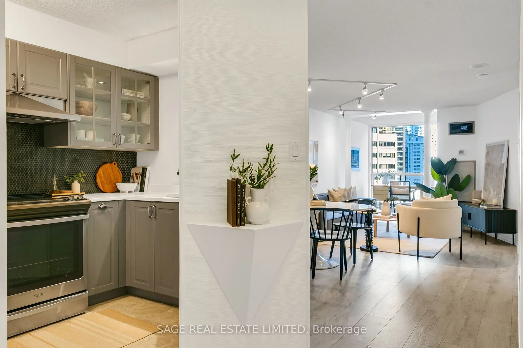 24 Wellesley Street W, #912