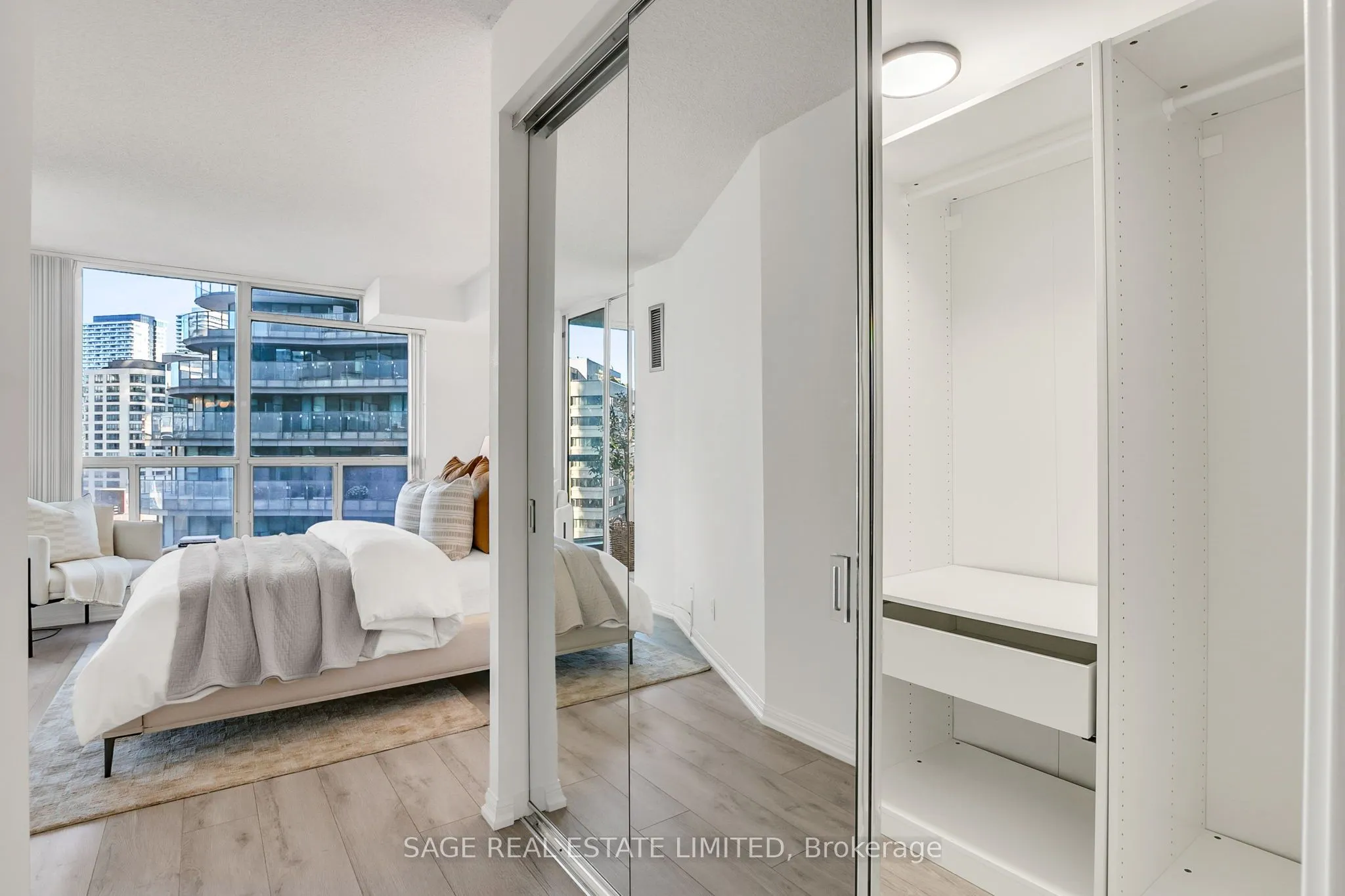 24 Wellesley Street W, #912