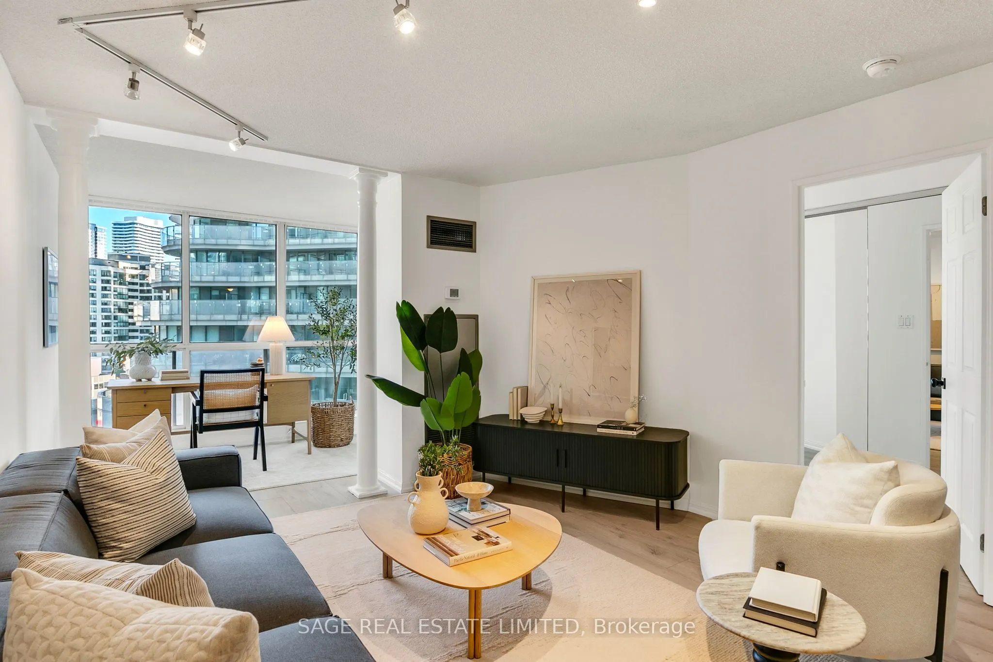 24 Wellesley Street W, #912