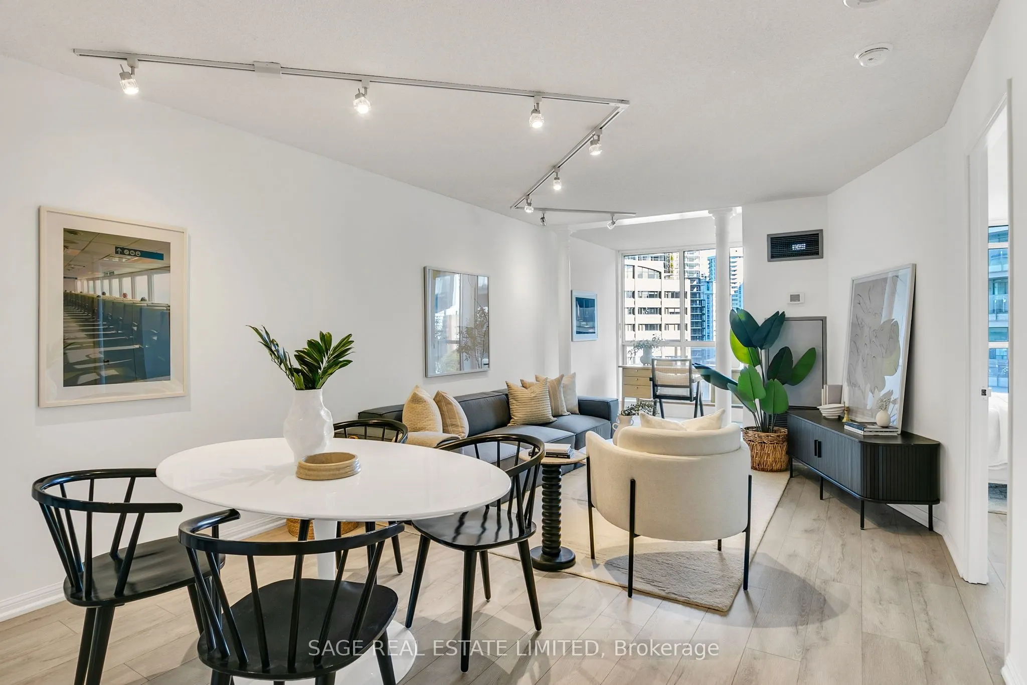 24 Wellesley Street W, #912