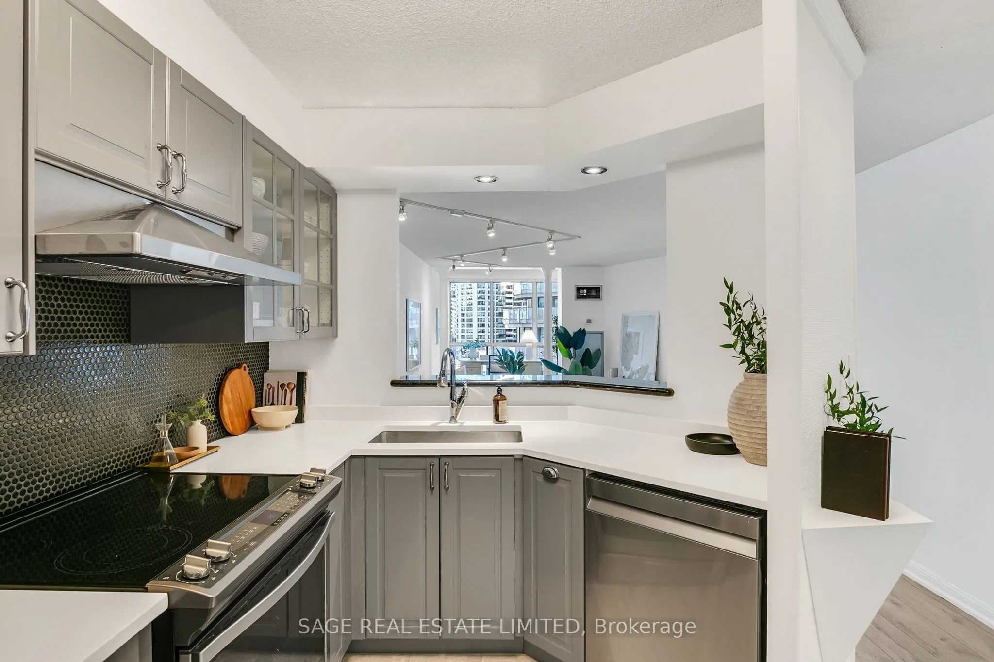 24 Wellesley Street W, #912