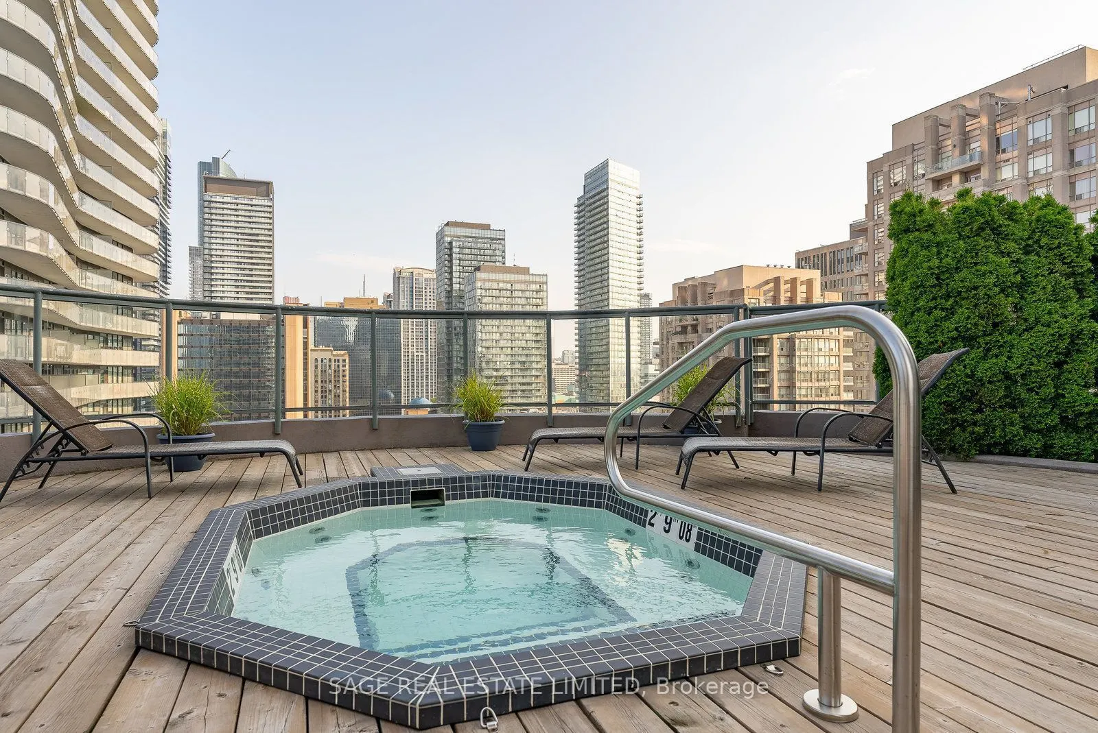 24 Wellesley Street W, #912