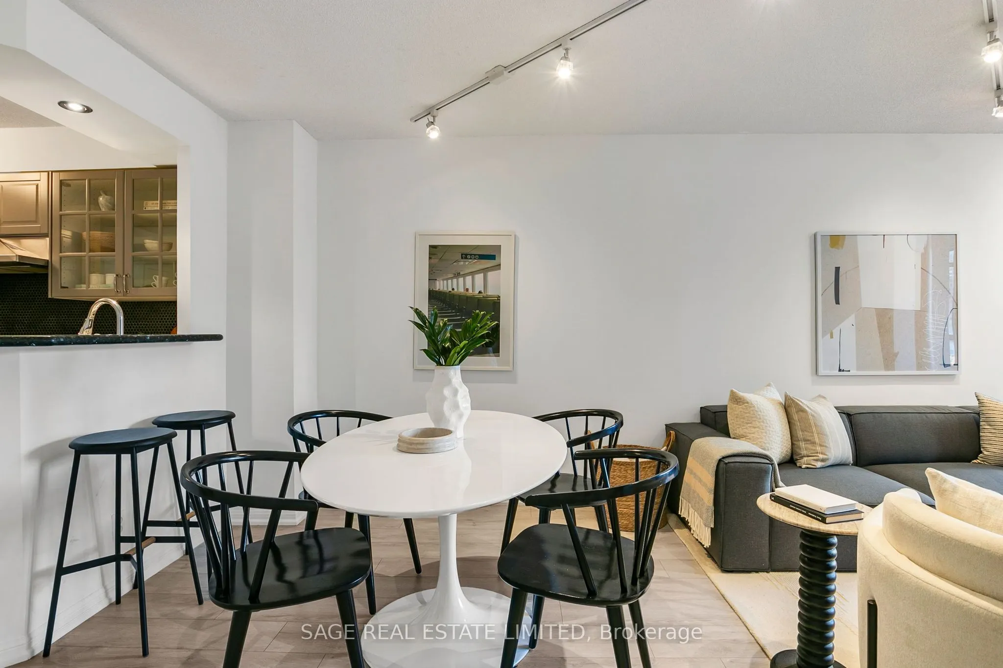 24 Wellesley Street W, #912