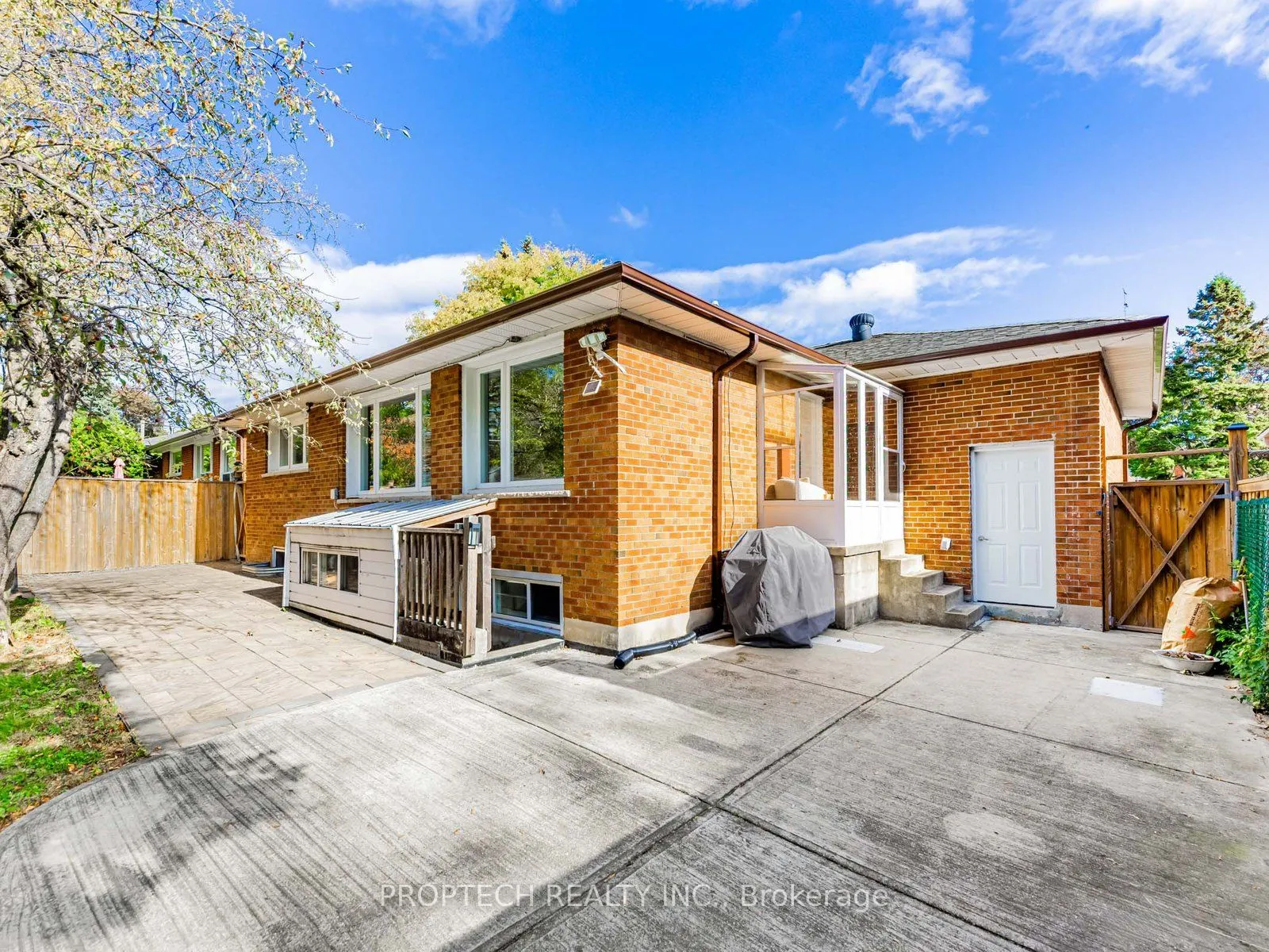 16 Shaunavon Heights Crescent