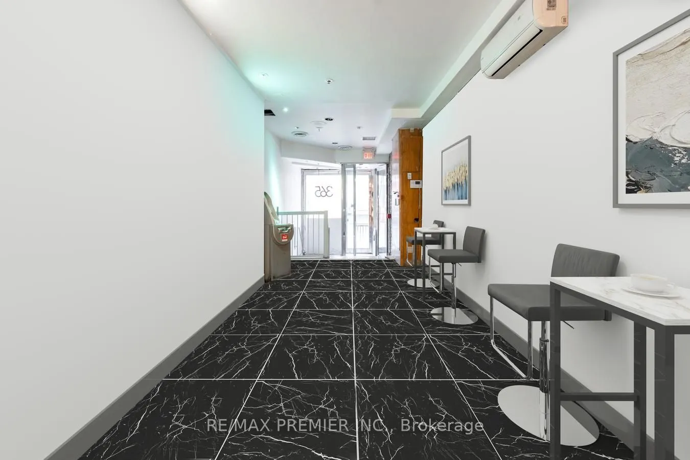 365 King Street W, #Main Floor