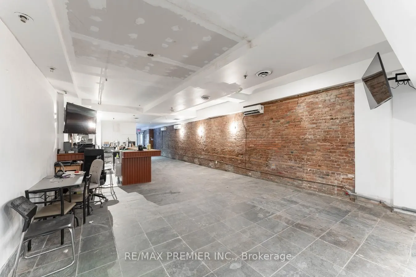 365 King Street W, #Main Floor