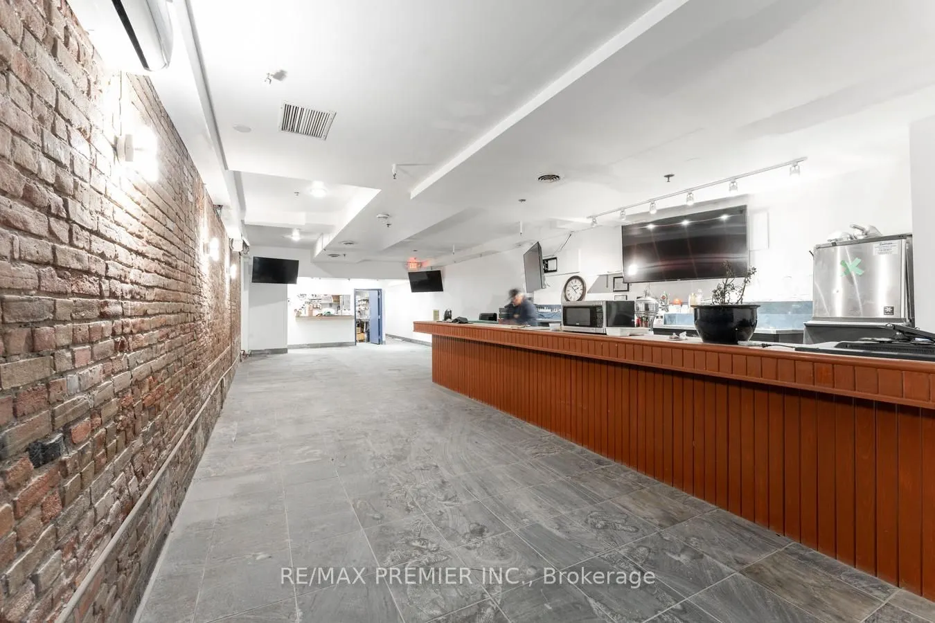 365 King Street W, #Main Floor