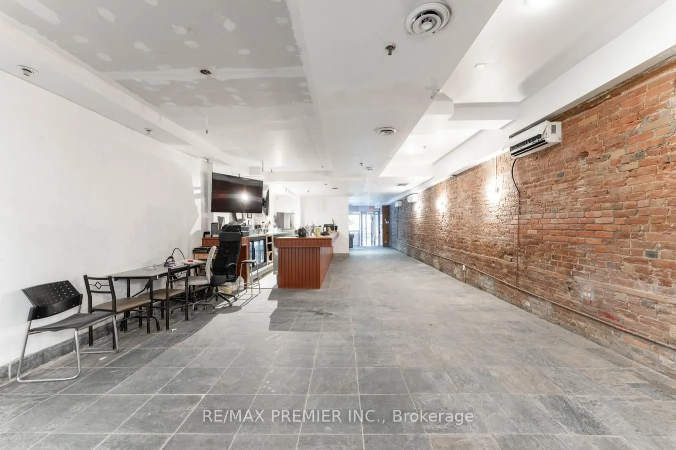 365 King Street W, #Main Floor