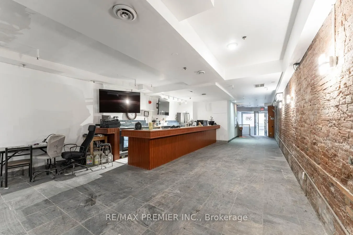 365 King Street W, #Main Floor