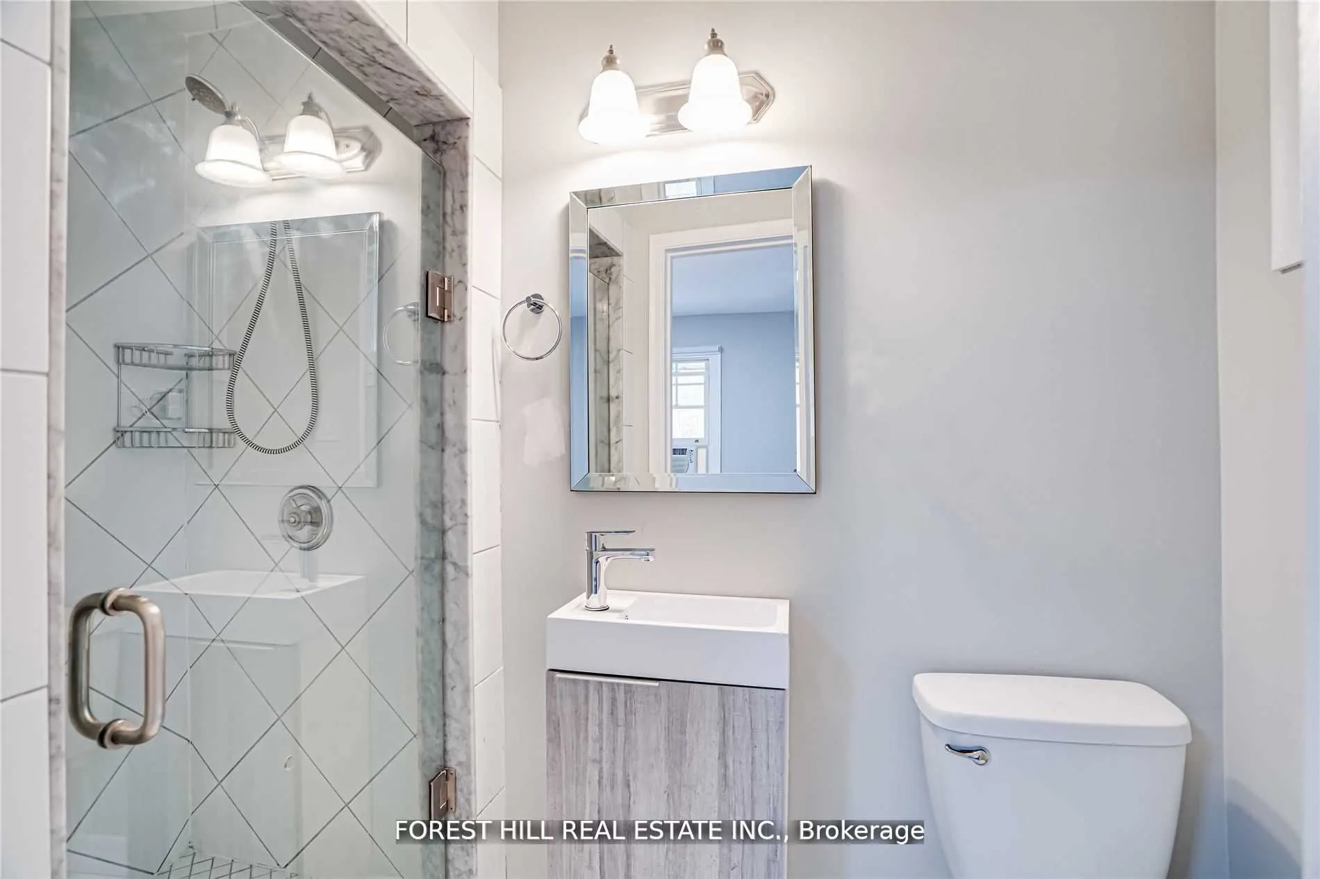 8 Poplar Plains Crescent, #Upper