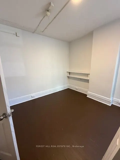 132 Dundas Street E, #Upper