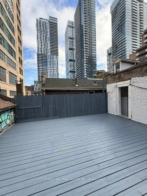 132 Dundas Street E, #Upper