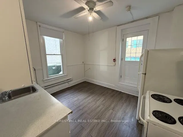 132 Dundas Street E, #Upper