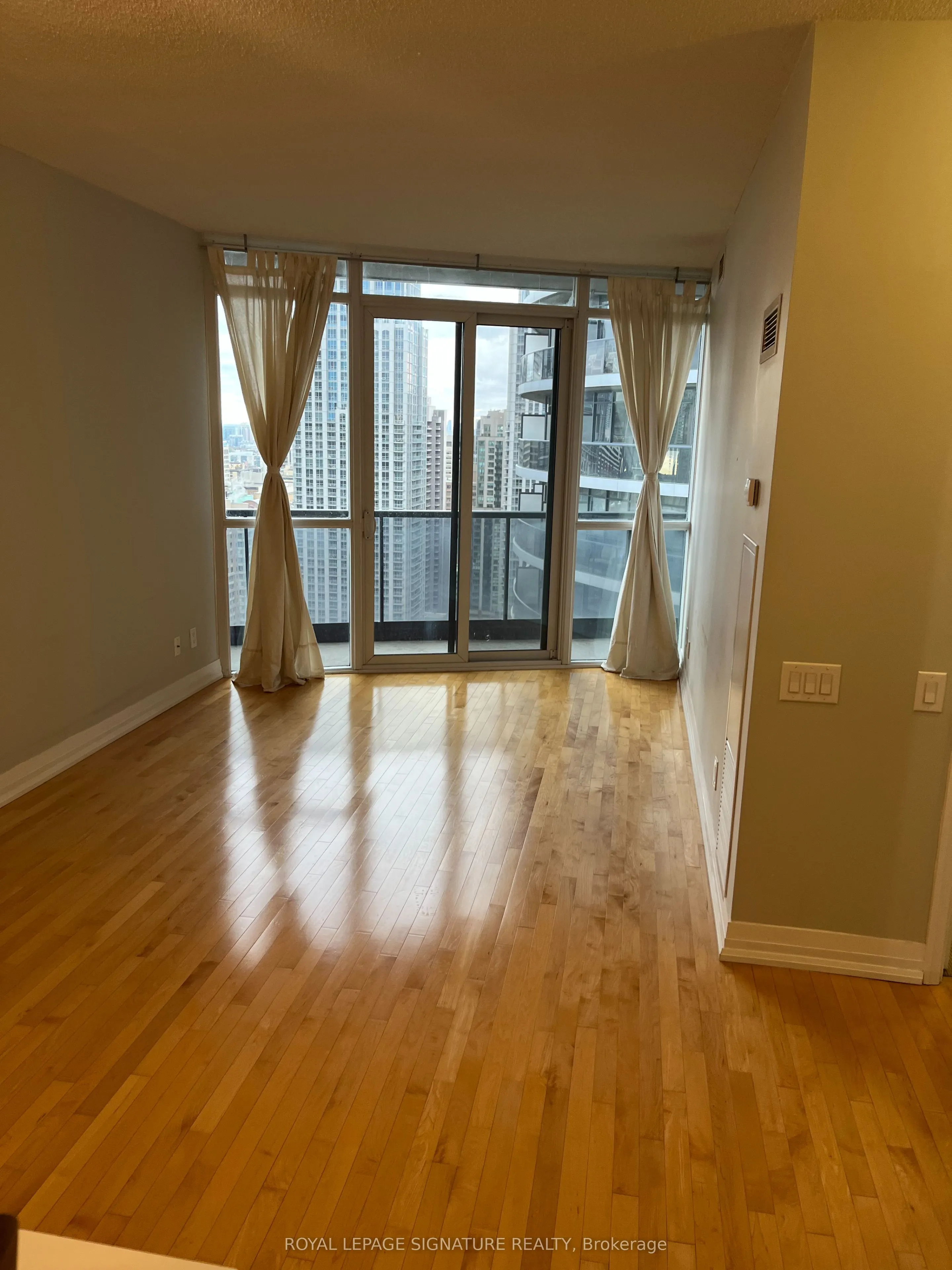 25 Carlton Street, #3005