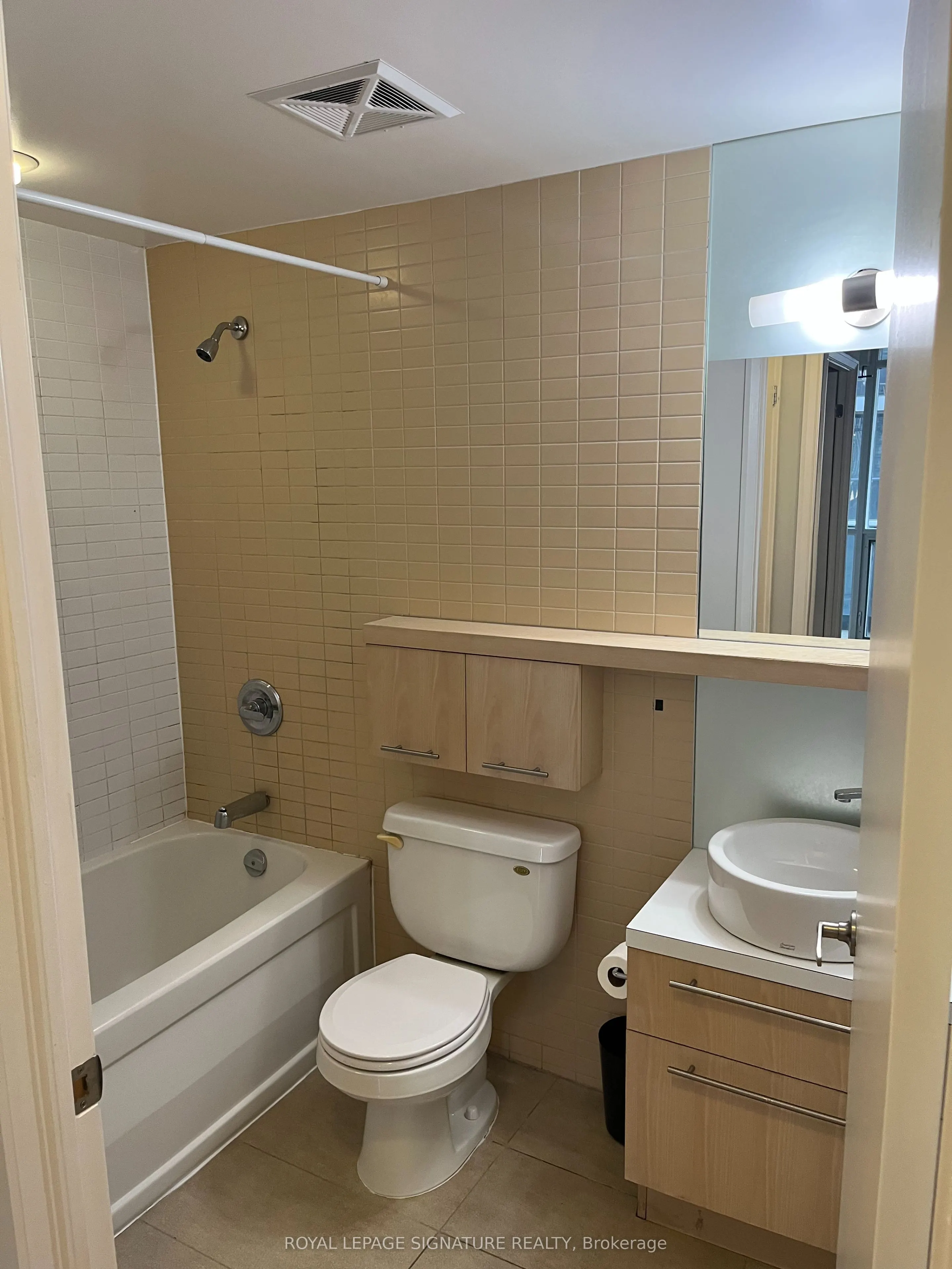 25 Carlton Street, #3005