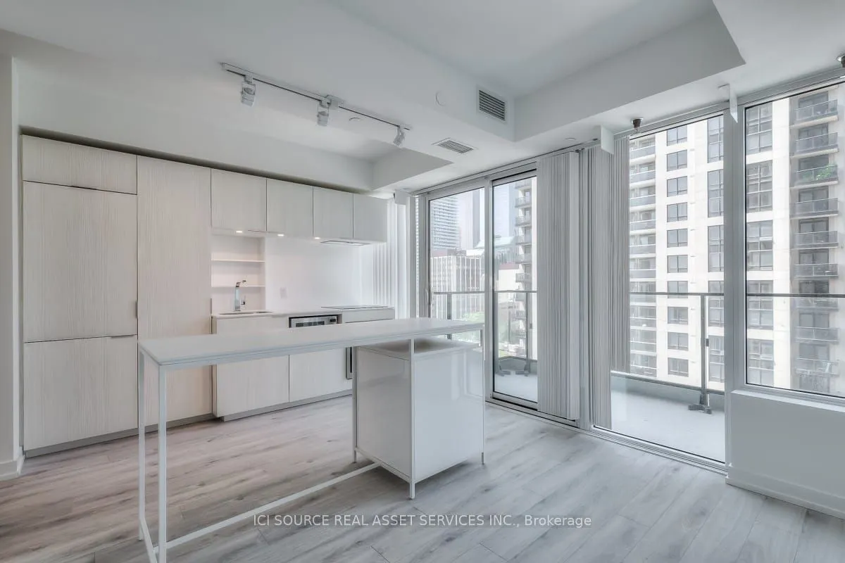 77 Shuter Street, #1201