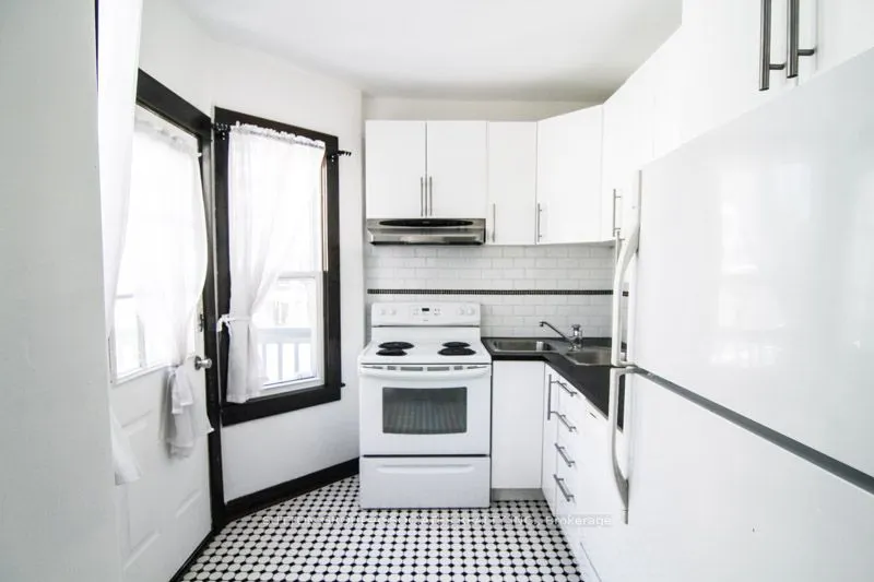 76 Orchard View Boulevard, #2