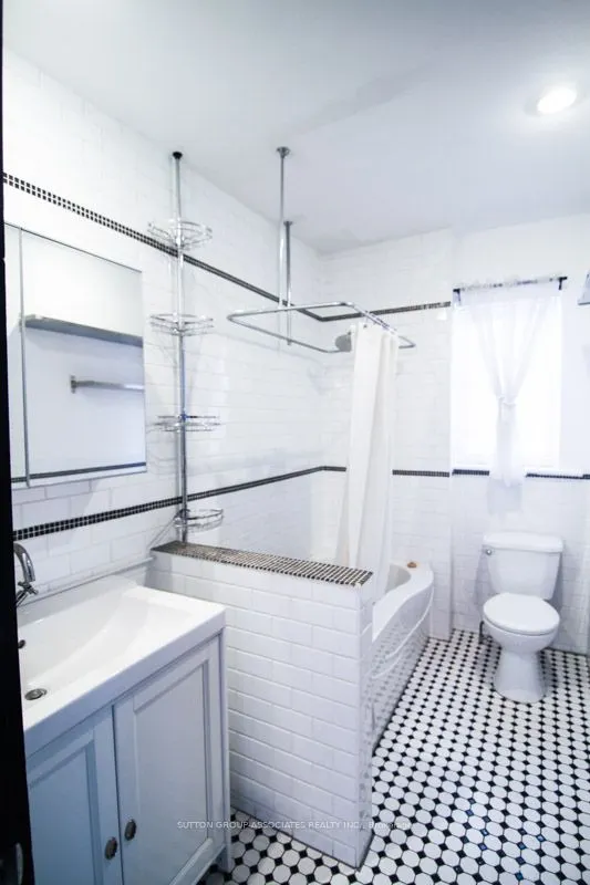 76 Orchard View Boulevard, #2